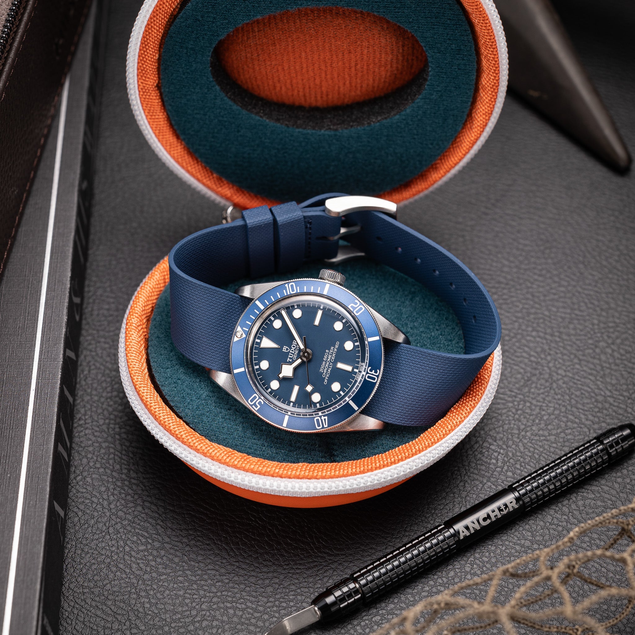 オクタゴナルプレート ネイビーブルー Single-Pass FKM Rubber Strap - Navy Blue – Anchor Strap Co.